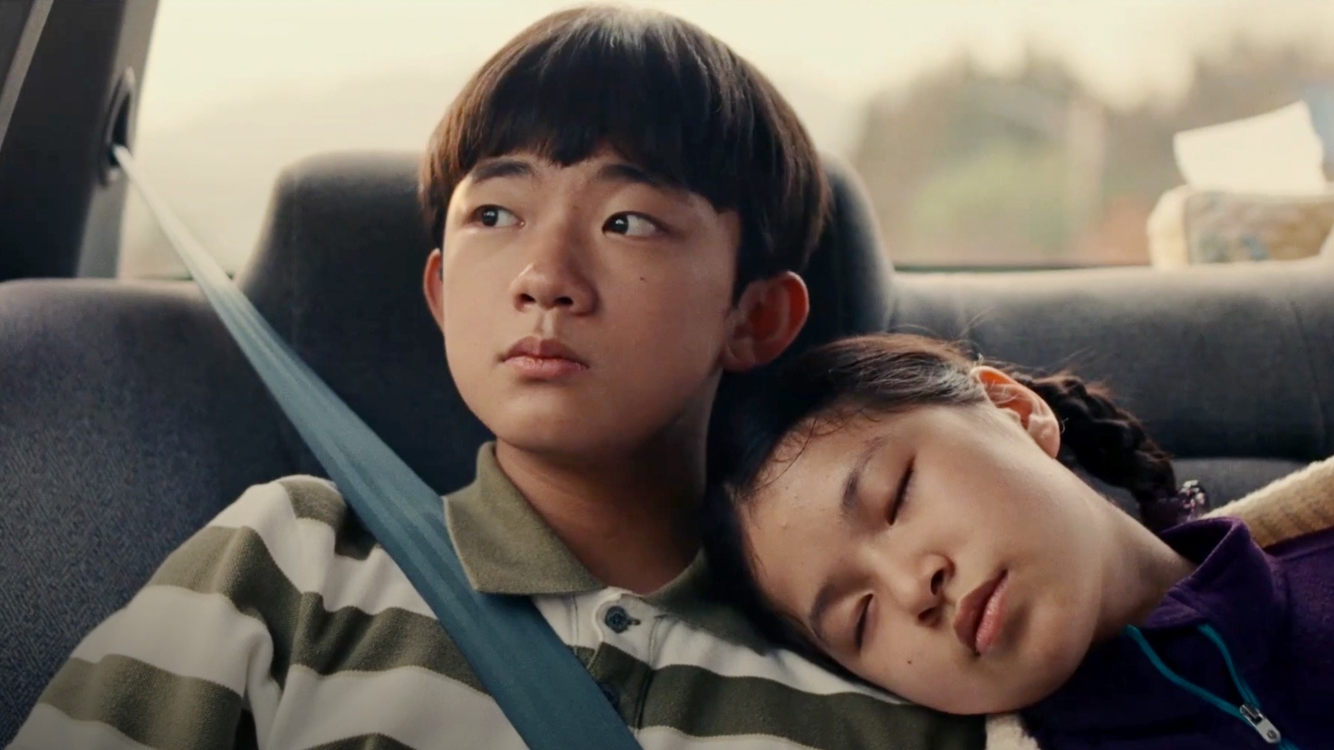 Hae Sung (Seung Min Yim) and Nora (Seung Ah Moon) as children in a car.